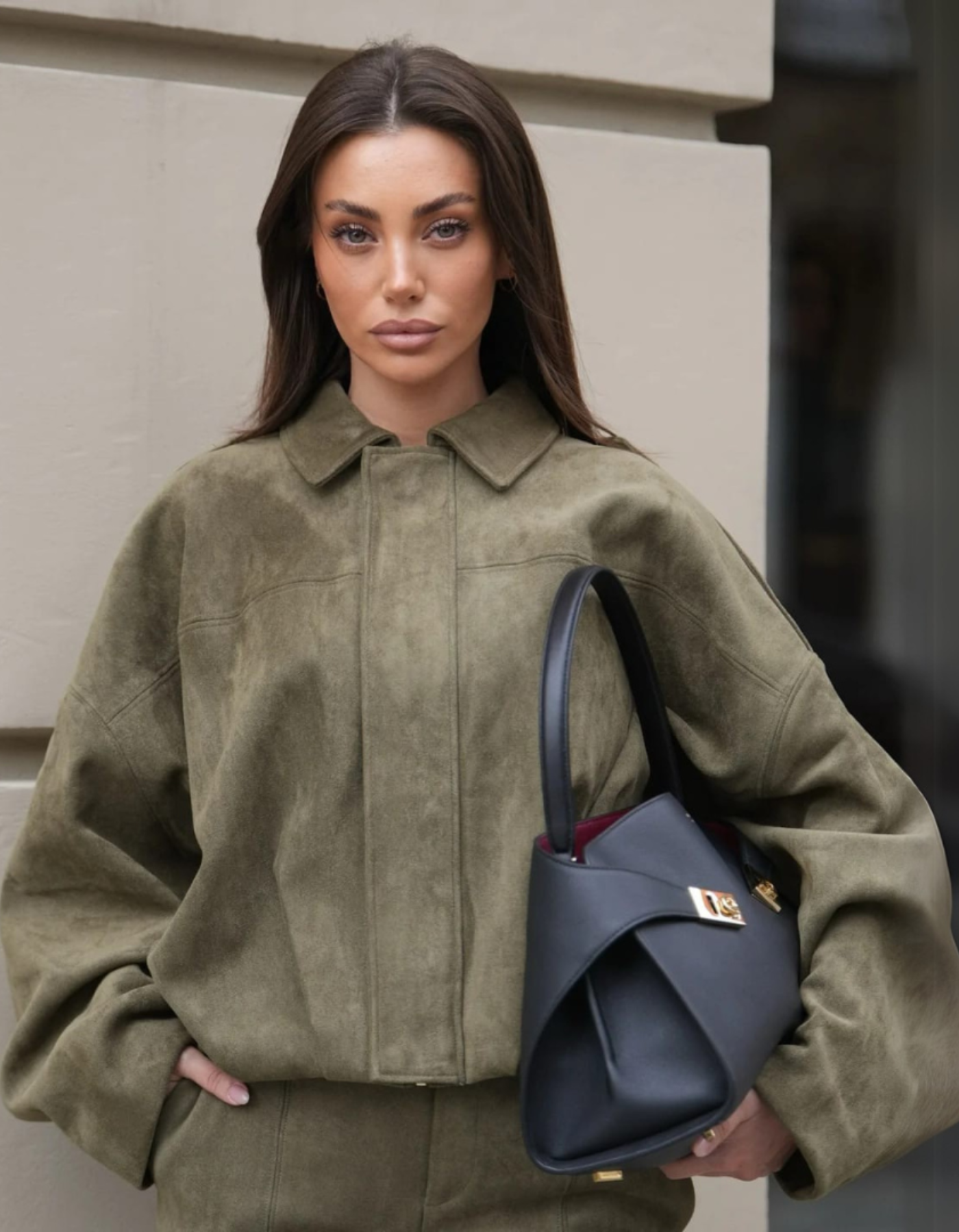 Alanna – Suede cropped jacket – Oversized button detail