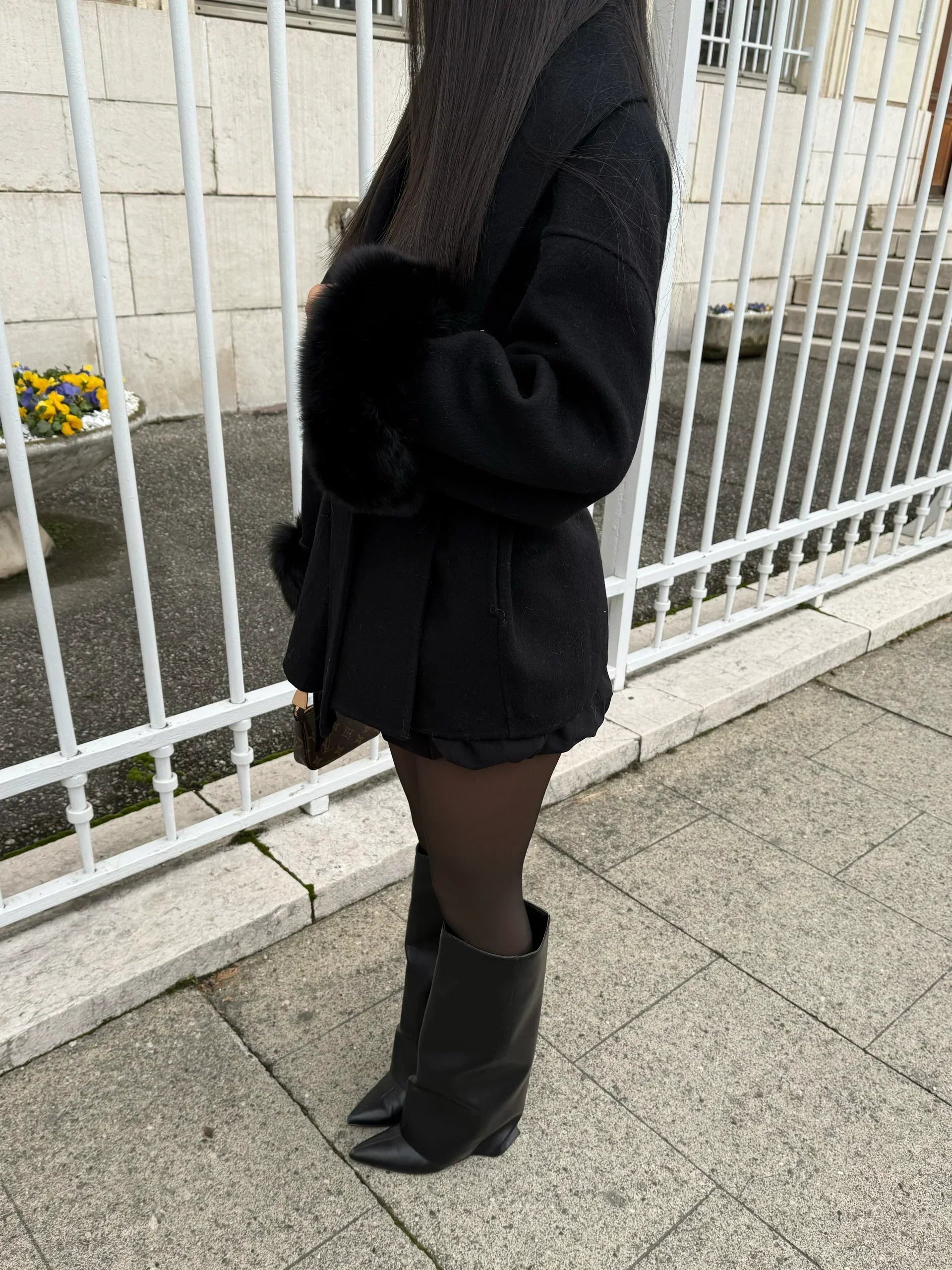 Bellavène – Elegant silhouette – Belted faux fur coat