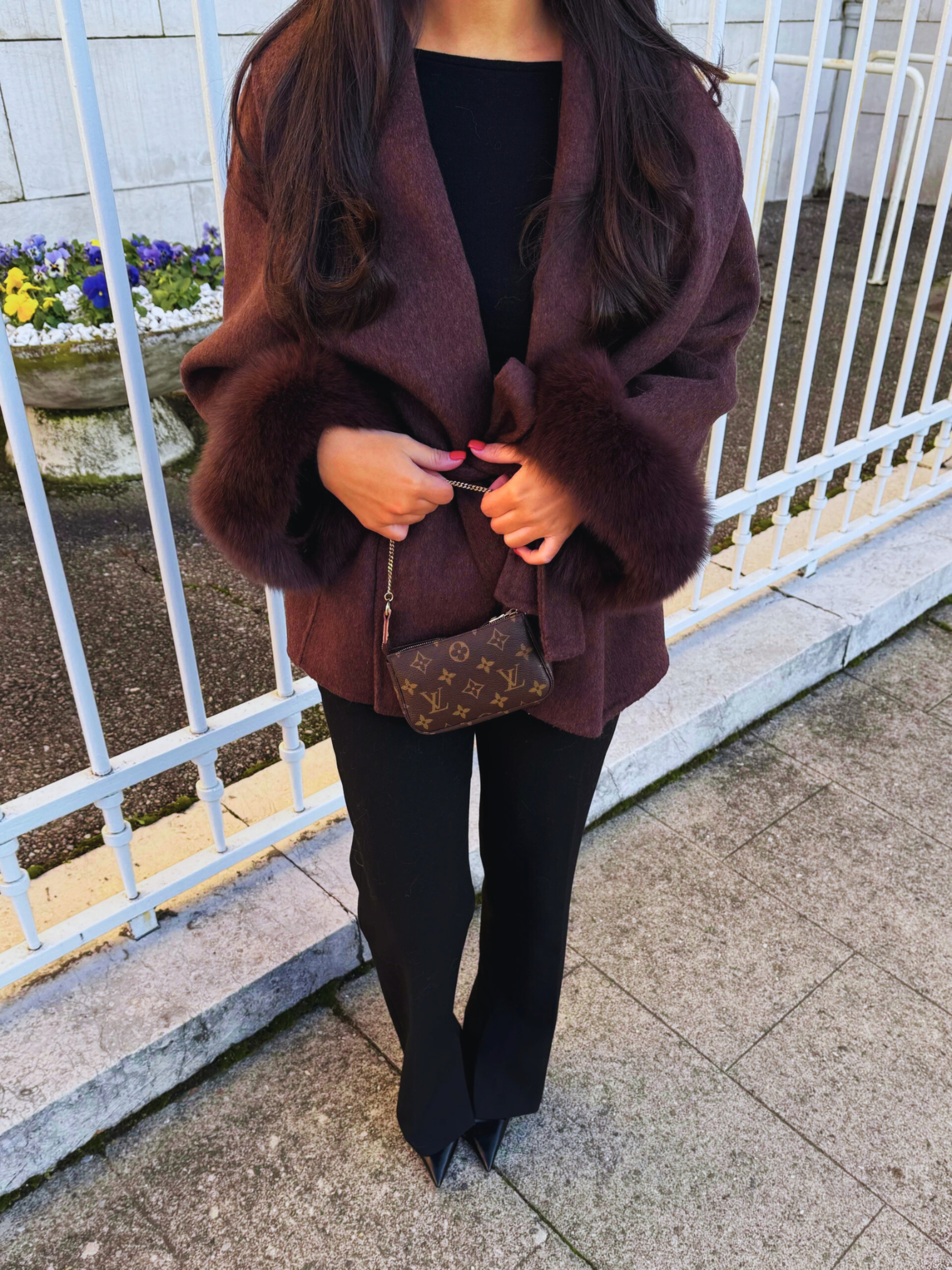 Bellavène – Elegant silhouette – Belted faux fur coat