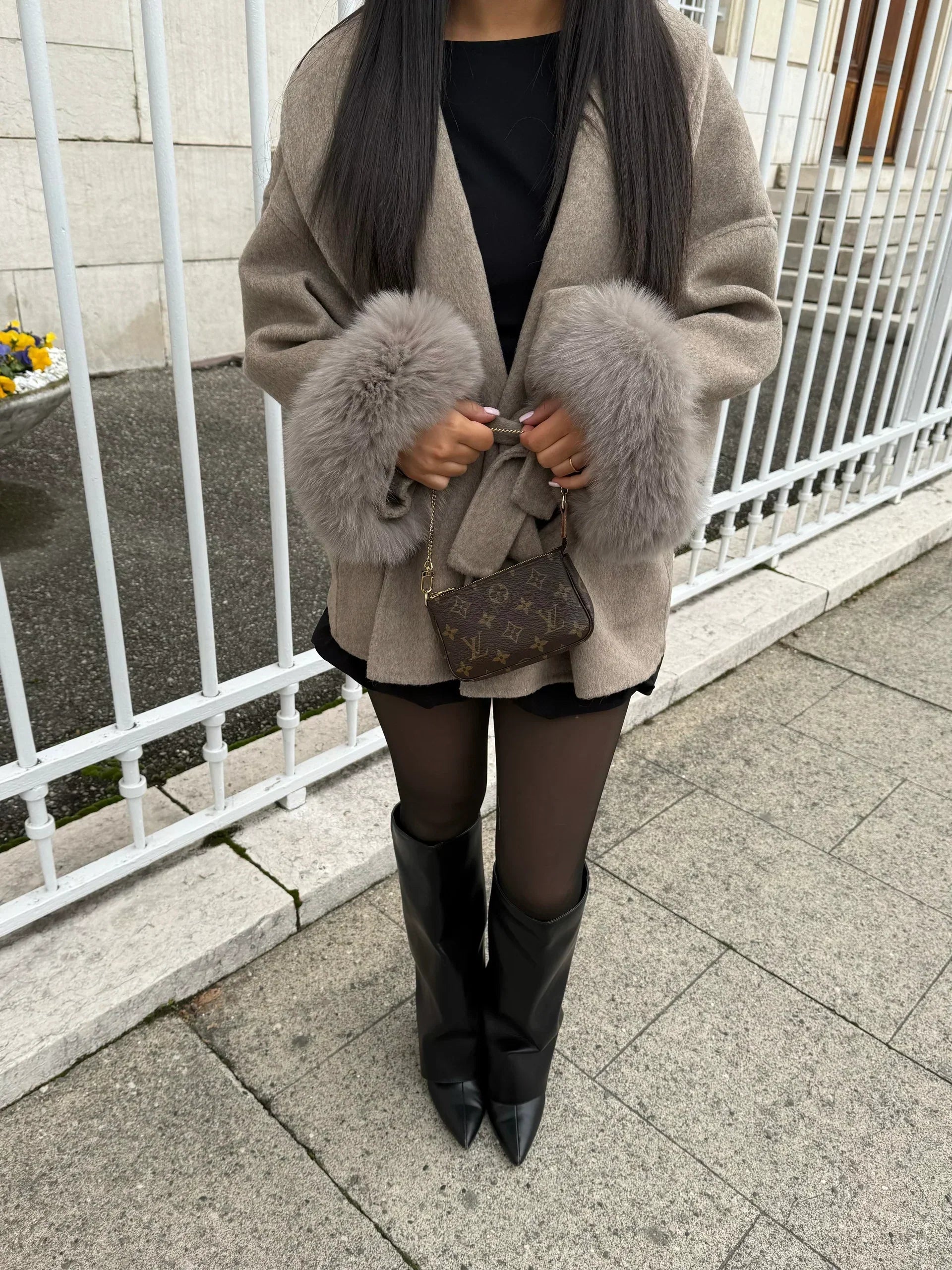 Bellavène – Elegant silhouette – Belted faux fur coat