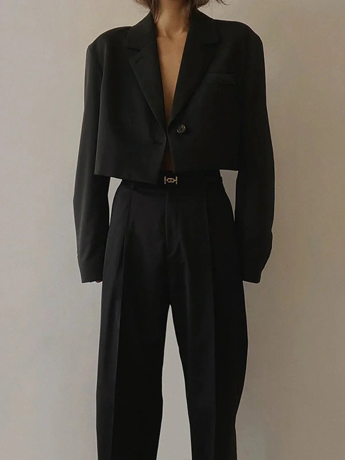 Domina – Chic cropped silhouette – Blazer