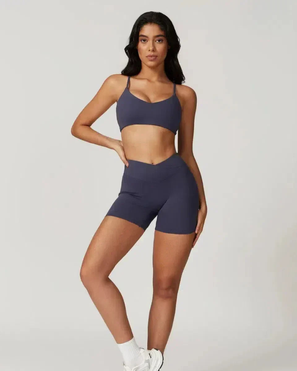 Idalia – V-taille design – Sportbeha en short set