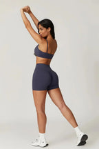 Idalia – V-taille design – Sportbeha en short set