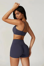 Idalia – V-taille design – Sportbeha en short set