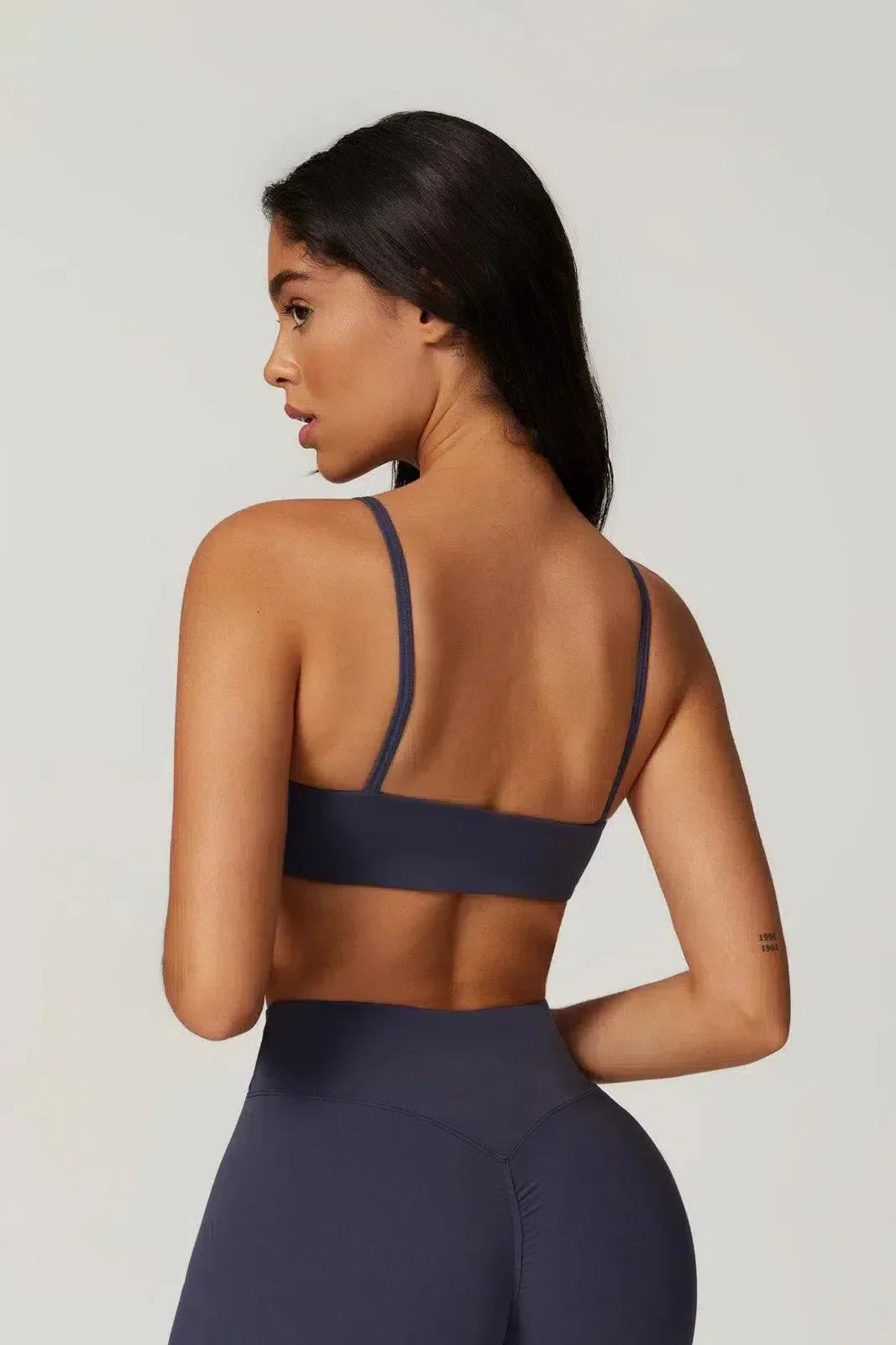Idalia – V-taille design – Sportbeha en short set