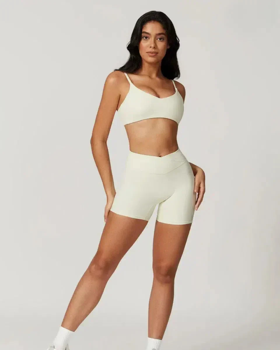 Idalia – V-taille design – Sportbeha en short set