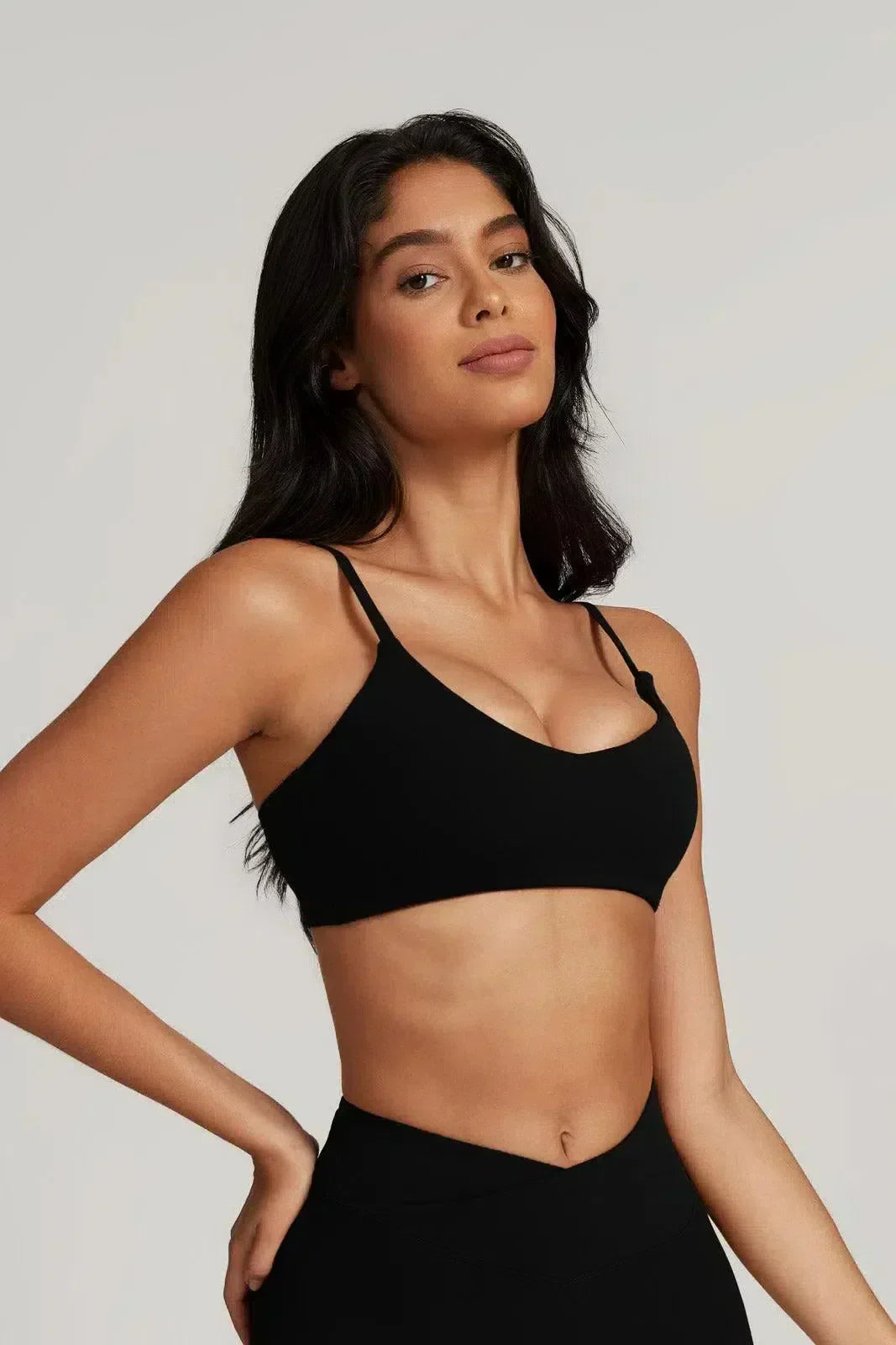 Idalia – V-taille design – Sportbeha en short set
