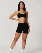 Idalia – V-taille design – Sportbeha en short set