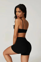 Idalia – V-taille design – Sportbeha en short set