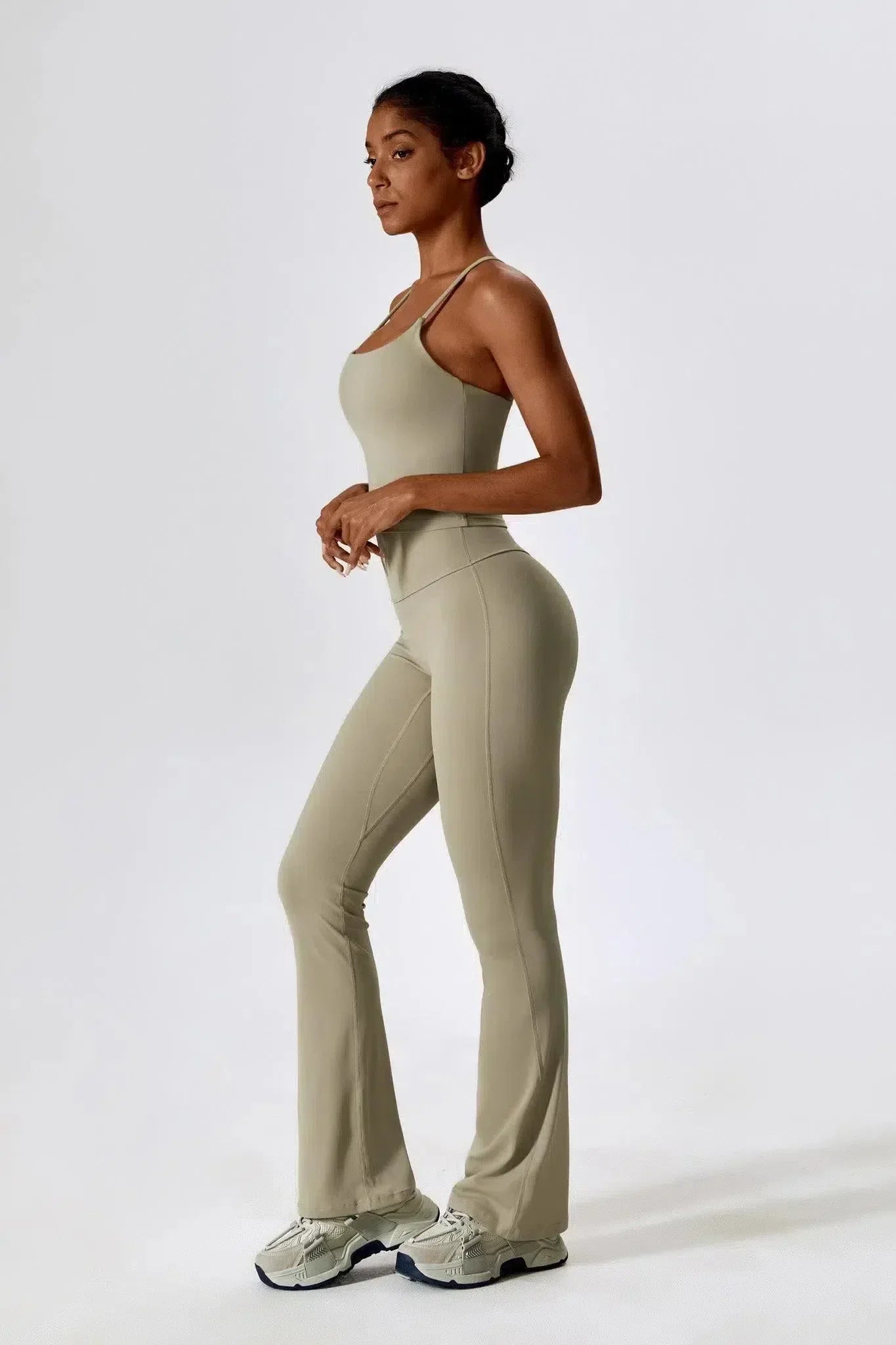 Nicolina – Vierkante halslijn – Top en uitlopende legging set