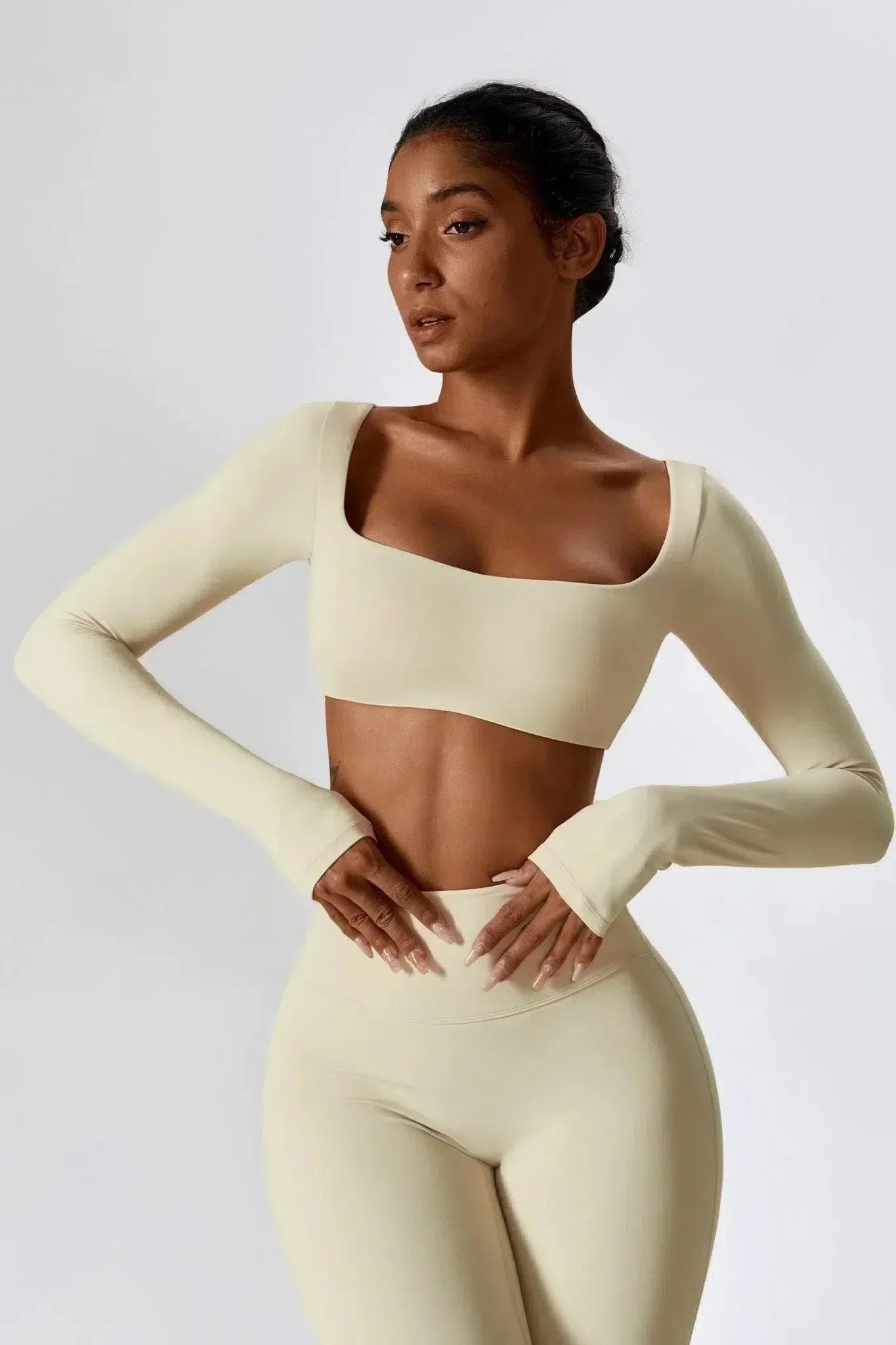 Oceane – Vierkante halslijn – Korte top en legging set