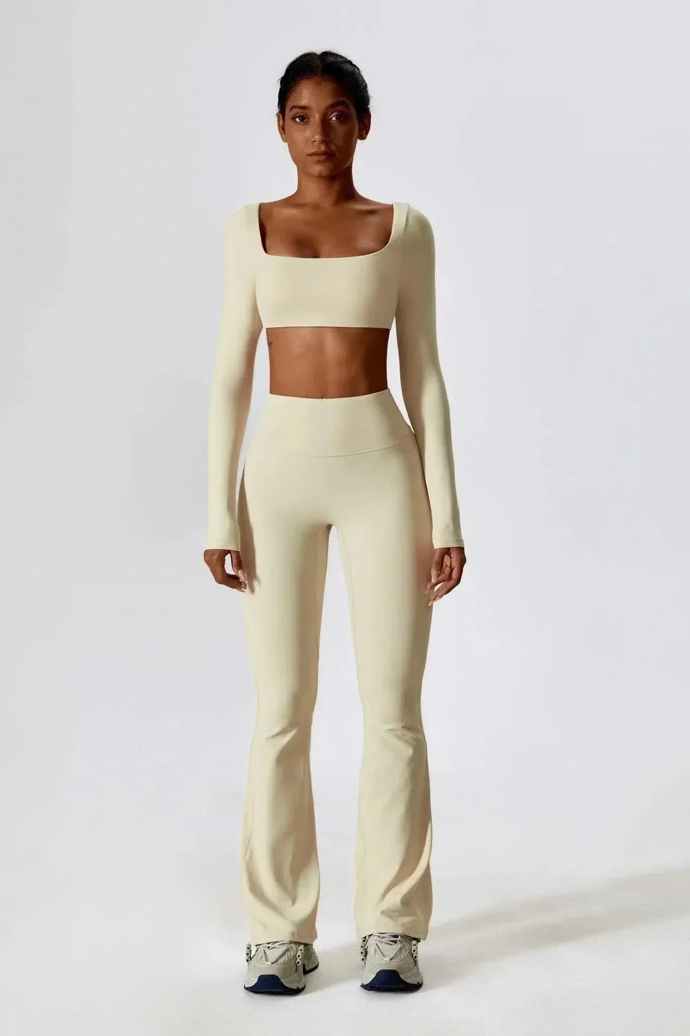 Oceane – Vierkante halslijn – Korte top en legging set