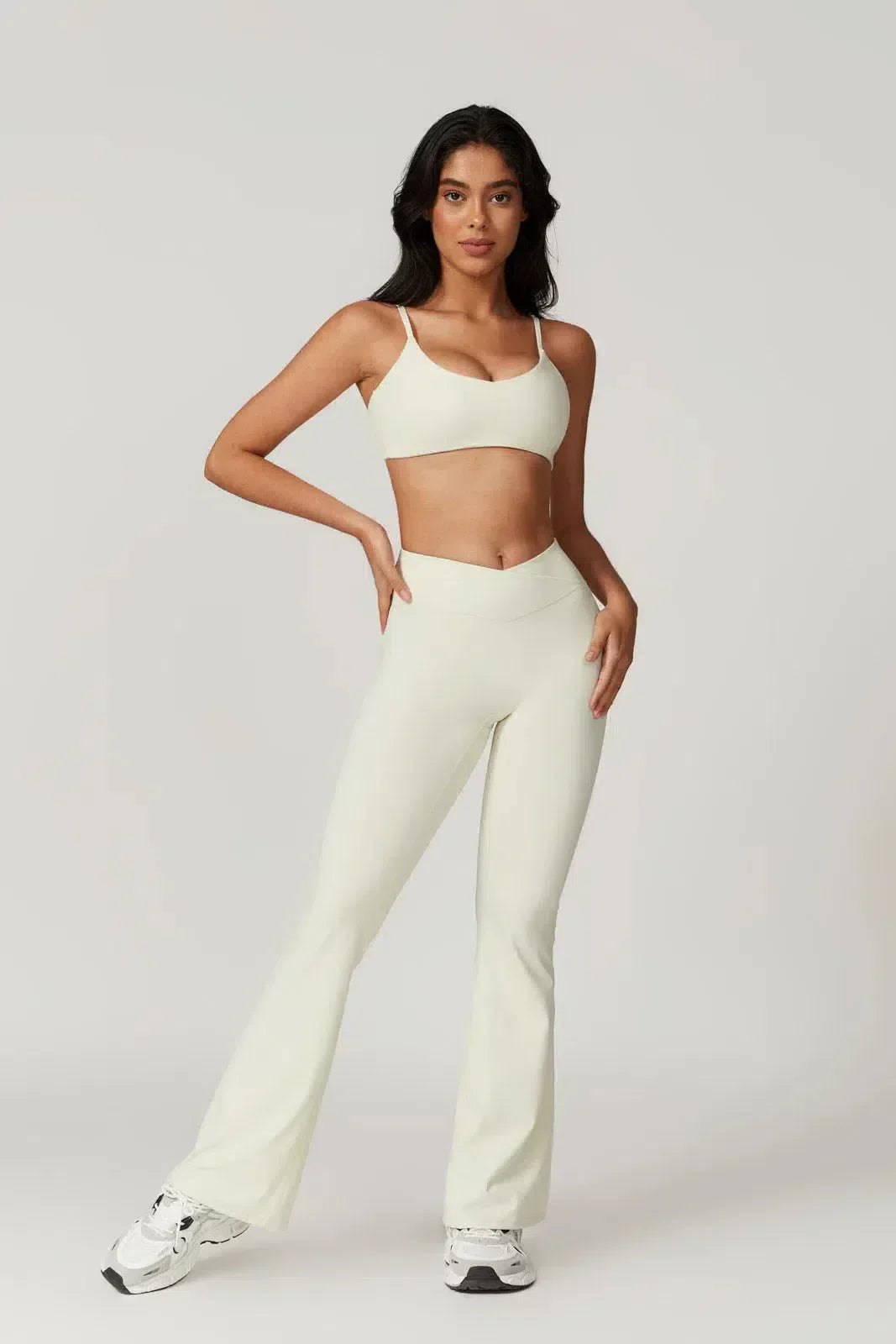 Palmira – U-neckline – Sports bra & flared leggings set