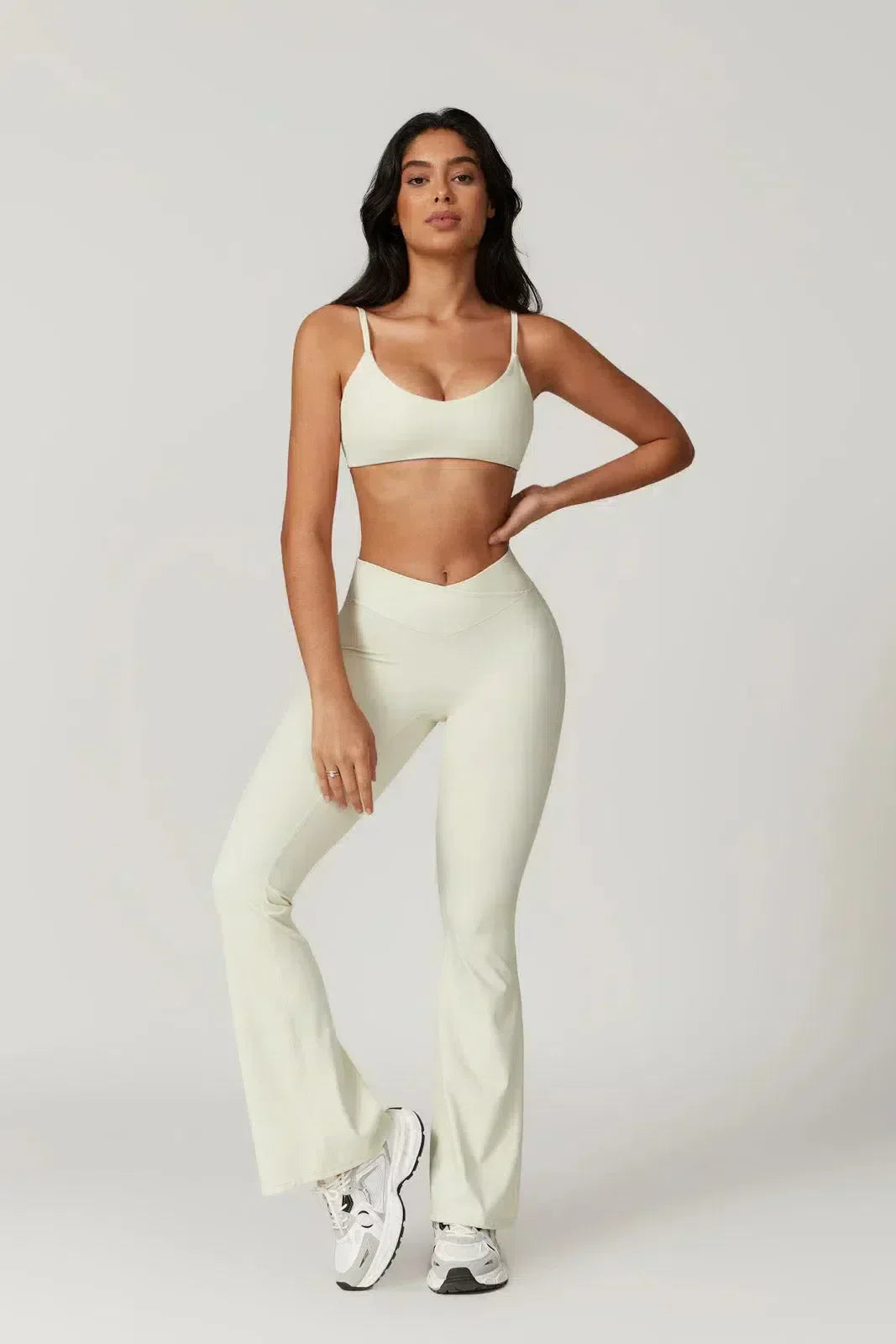 Palmira – U-neckline – Sports bra & flared leggings set