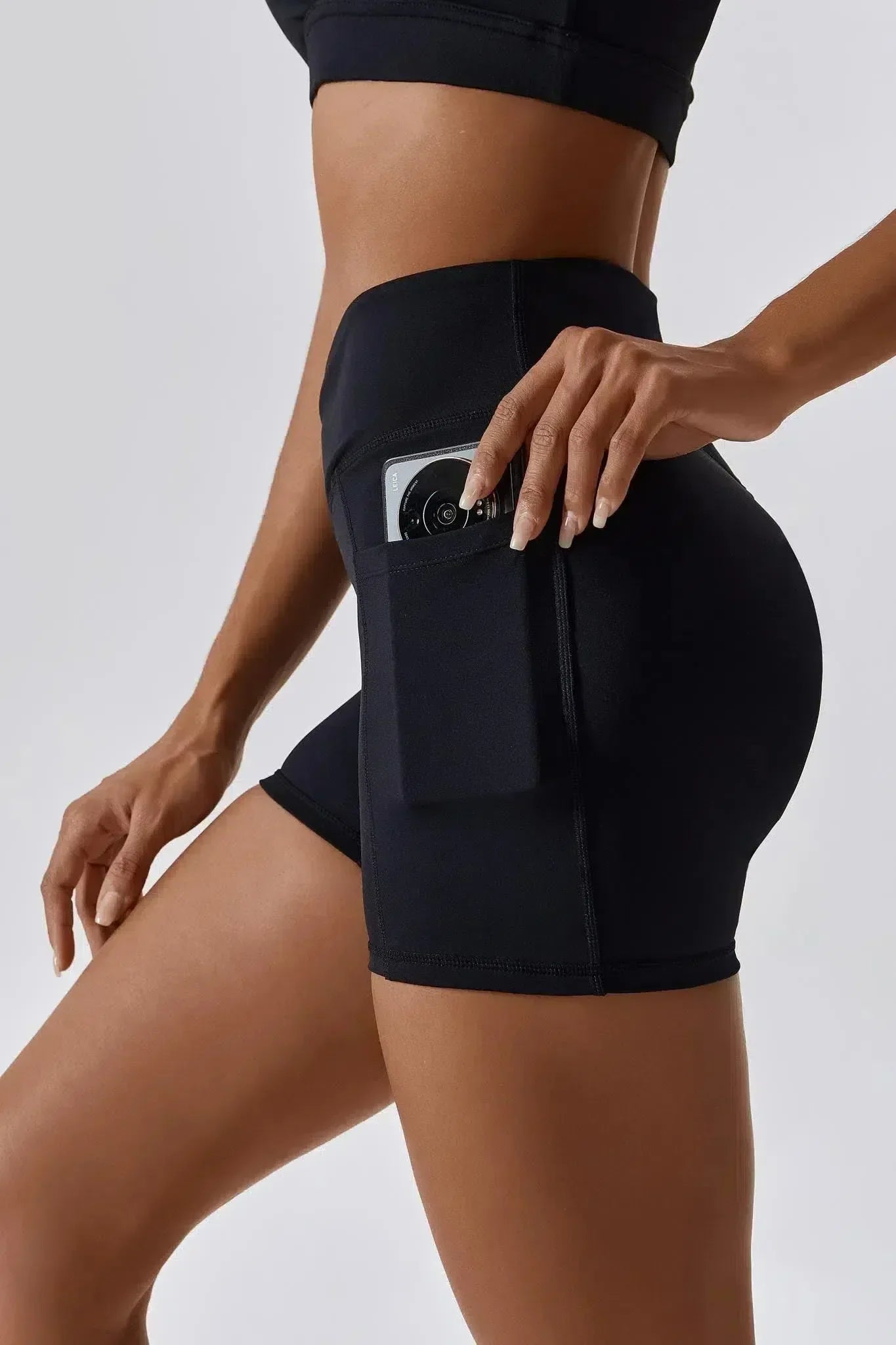 Vesper – Crossover waistband – High-waisted shorts