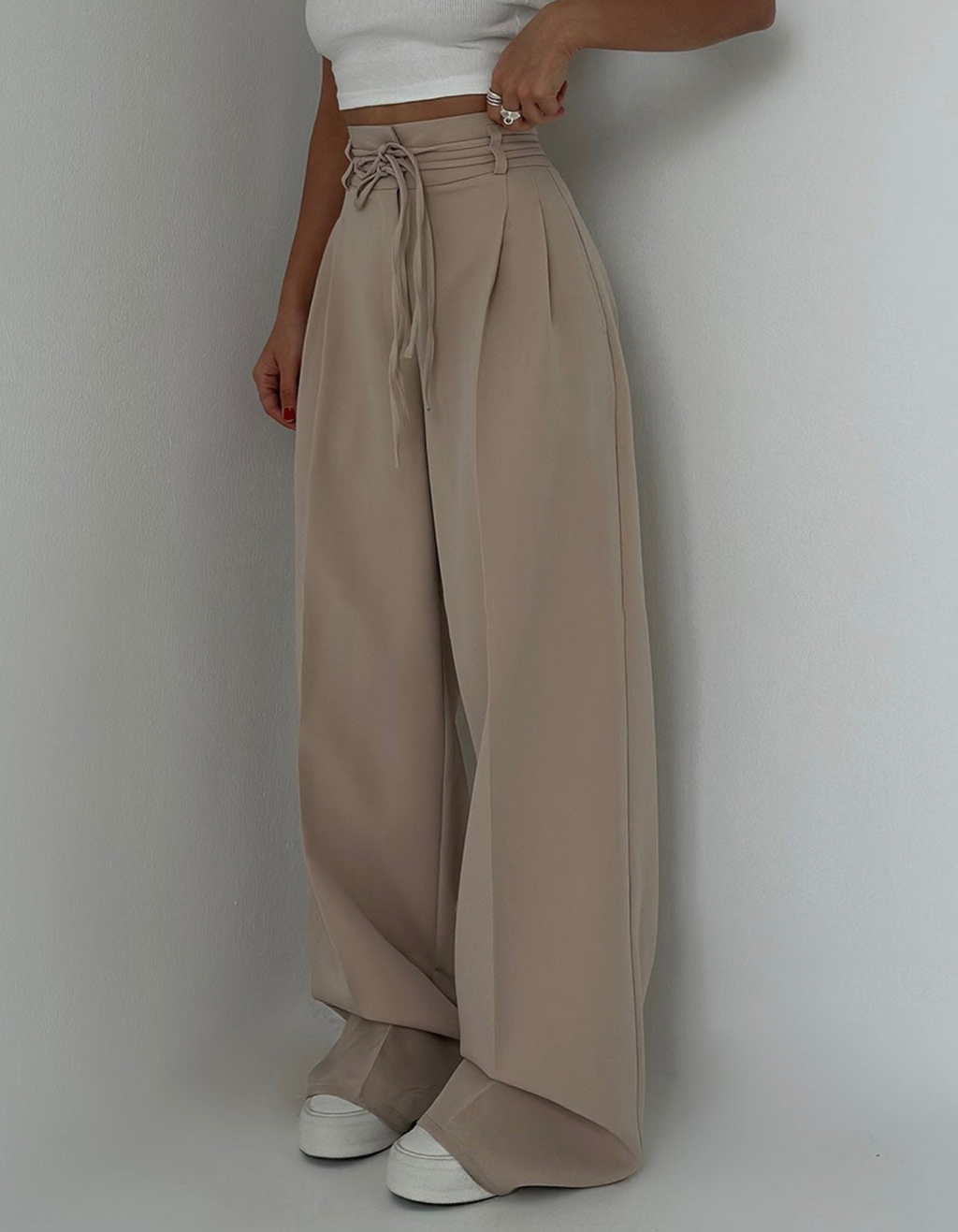 Vittoria – Elegant silhouette – High-waisted trousers